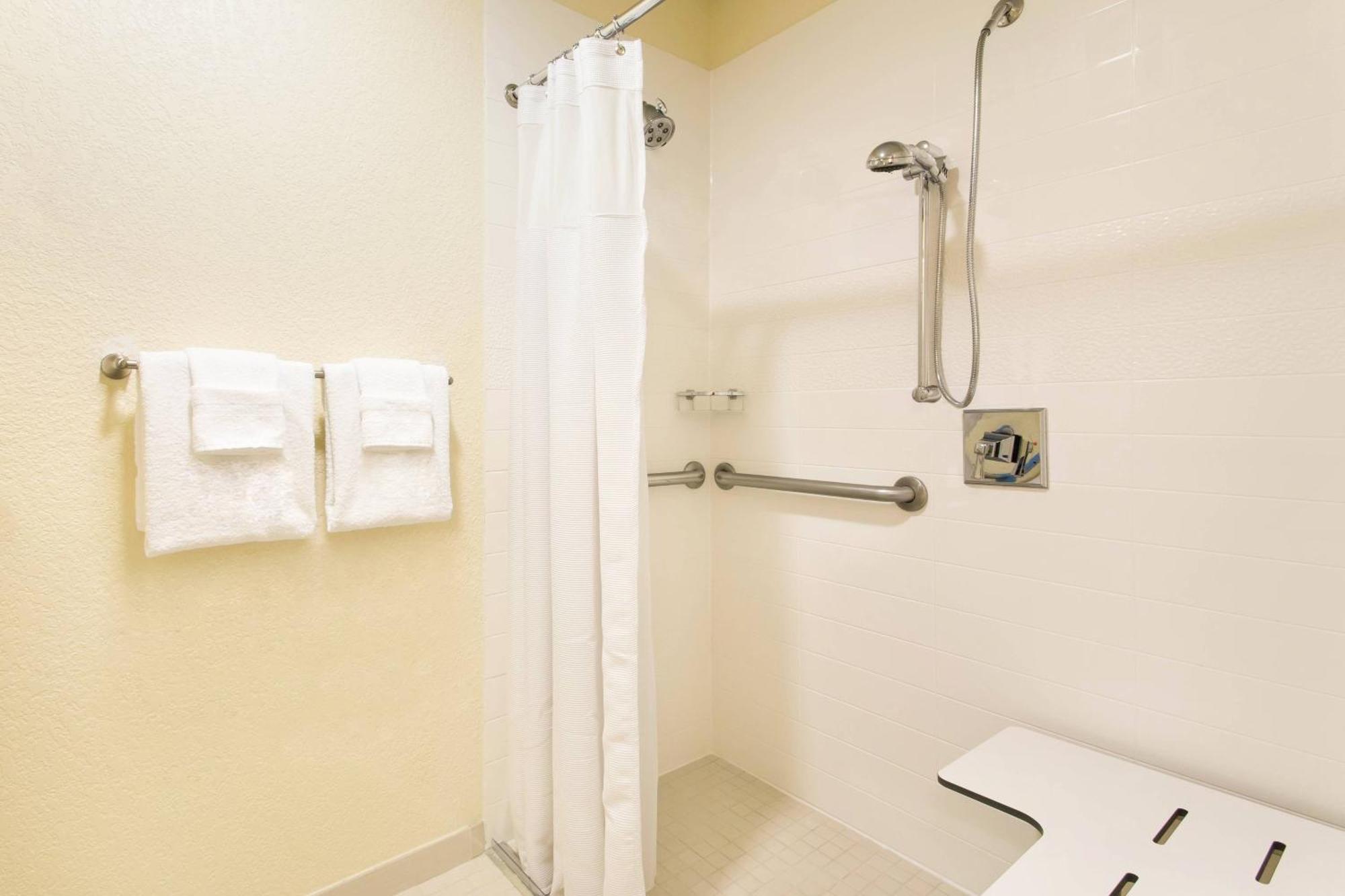 Fairfield Inn And Suites By Marriott Tampa Brandon Heartland Exterior photo