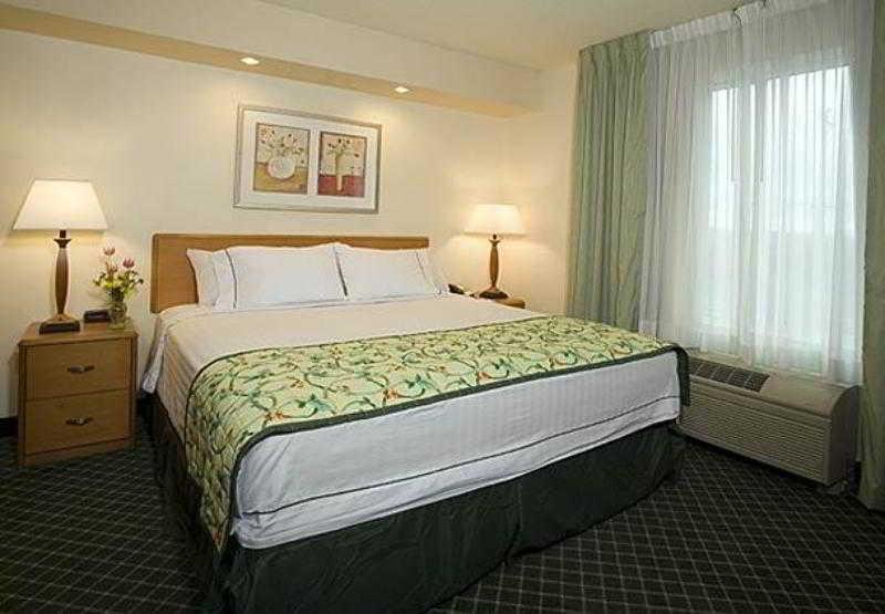 Fairfield Inn And Suites By Marriott Tampa Brandon Heartland Room photo