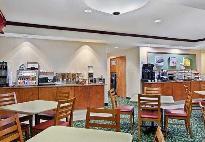 Fairfield Inn And Suites By Marriott Tampa Brandon Heartland Restaurant photo